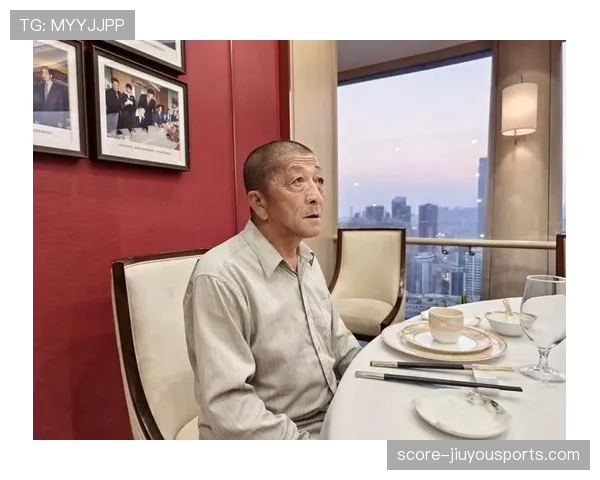 石智勇晒生活照,那杯咖啡看着比我一个月工资还讲究 石智勇晒生活照,那杯咖啡看着比我一个月工资还讲究